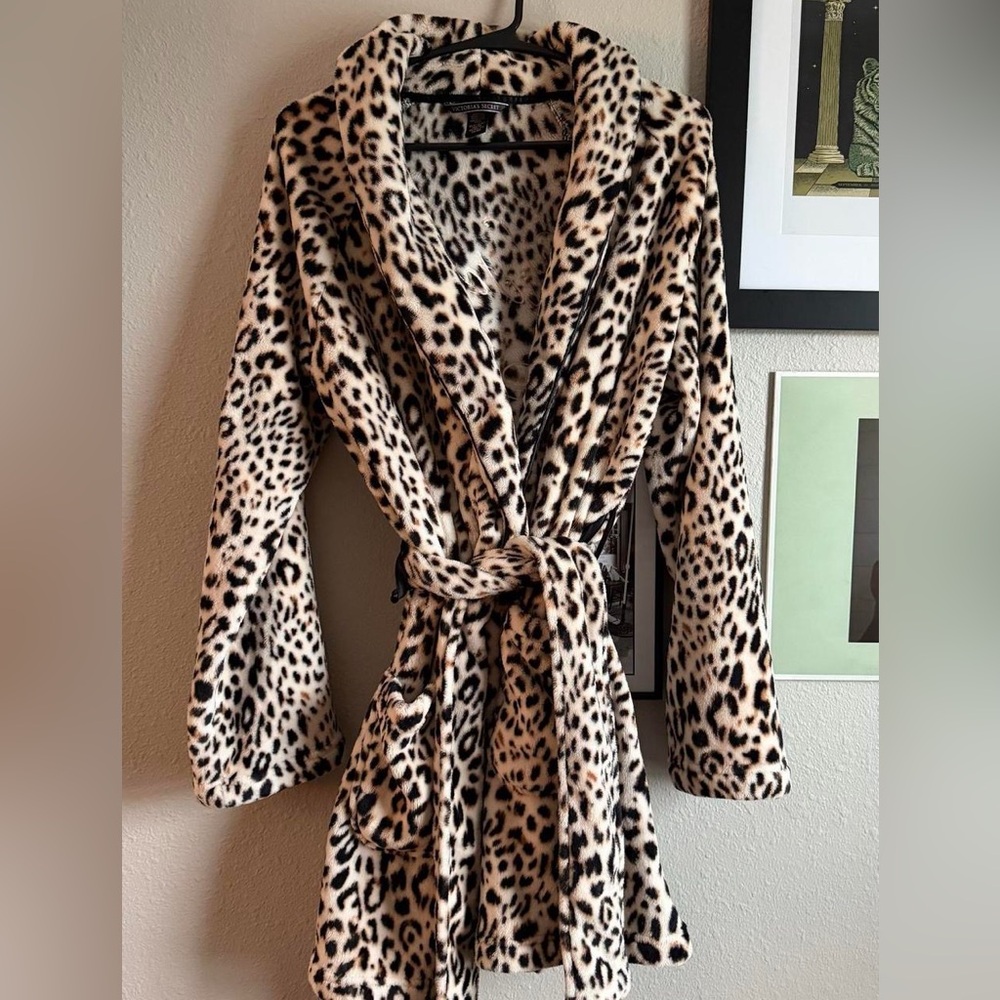 Victoria’s Secret Leopard Print Robe - Picture 3 of 5